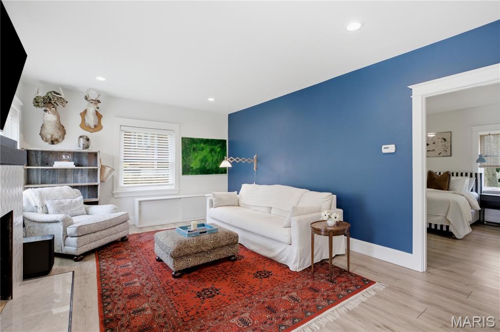 Hollywood Webster - Residential
