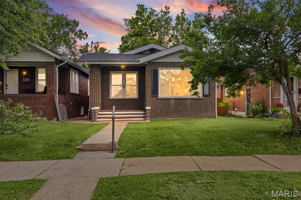 Welcome to 6856 Plymouth Avenue! This beautifully renovated 2-bedroom, 1-bathroom home offers fresh updates and comfortable living in a convenient University City location. The thoughtfully refreshed interior is bright, clean, and move-in ready. Whether you’re a first-time homebuyer, downsizing, or looking for an investment property, this charming home is an excellent opportunity. Schedule your private showing today!