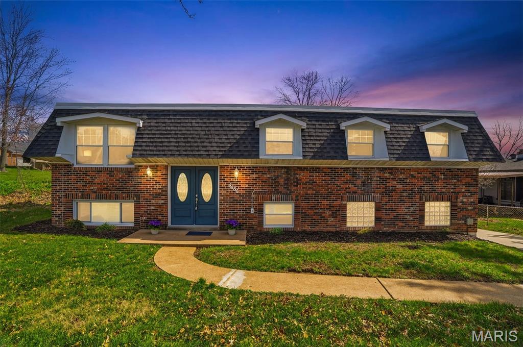 Back on market no fault of seller. Buyer's marketing fell through, buyer did not perform any inspections.

Welcome to 4636 Mehl Avenue in St. Louis (63129)! This 3 bed, 2.5 bath home offers ample space, abundant natural light, and sleek finishes throughout.

The kitchen features stainless steel appliances and plenty of cabinet space, perfect for everyday living and entertaining. Enjoy additional living space in the finished walk-out basement, ideal for a family room, office, or rec area.

Step outside to the nice deck overlooking the backyard—great for relaxing or hosting guests. Move-in ready and full of charm!