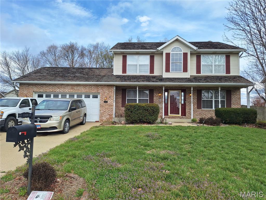 Welcome to this 3 bedroom 4 bath home with plenty of space, beautiful fireplace, garden tub in primary bathroom. So much opportunity with this home.  Priced to sell!