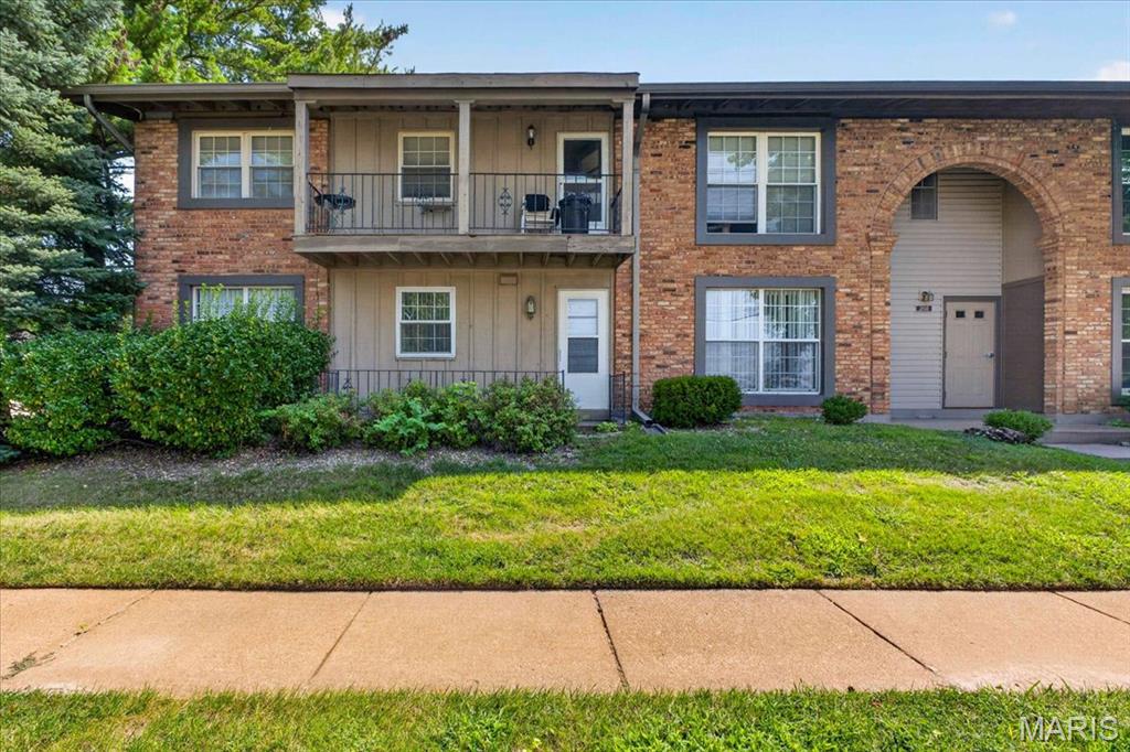 ow-maintenance, GROUND LEVEL END-UNIT condo in a convenient Florissant location! This bright and inviting 2-bedroom, 1-bath condo offers easy living with an open floor plan, wood-look flooring, and plenty of natural light. The kitchen features a gas stove, Bosch dishwasher, pantry, and convenient access to the patio—perfect for relaxing or enjoying your morning coffee. A PRIVATE IN-UNIT LAUNDRY ROOM w/ STORAGE adds everyday convenience. The spacious primary bedroom includes a large walk-in closet for excellent storage. Enjoy 2 assigned parking spaces, including 1 covered space. Recent updates include a new electrical panel with aluminum wiring remediation, plus a new furnace and A/C replaced in October 2025. Community amenities include  pool, lawn & exterior maintenance, snow removal, trash, sewer and water. Conveniently located near shopping, restaurants, major highways, and just approximately 20 minutes from Lambert-St. Louis International Airport. This well-maintained, low-maintenance condo is move-in ready and must see!