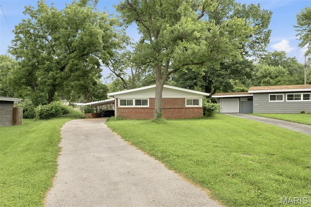 Another fabulous renovation ! This slab property boasts a new roof , new windows, vinyl flooring , new carpet, New 100 amp electric
panel , 6 panel doors , renovated kitchen and appliances, renovated bathroom