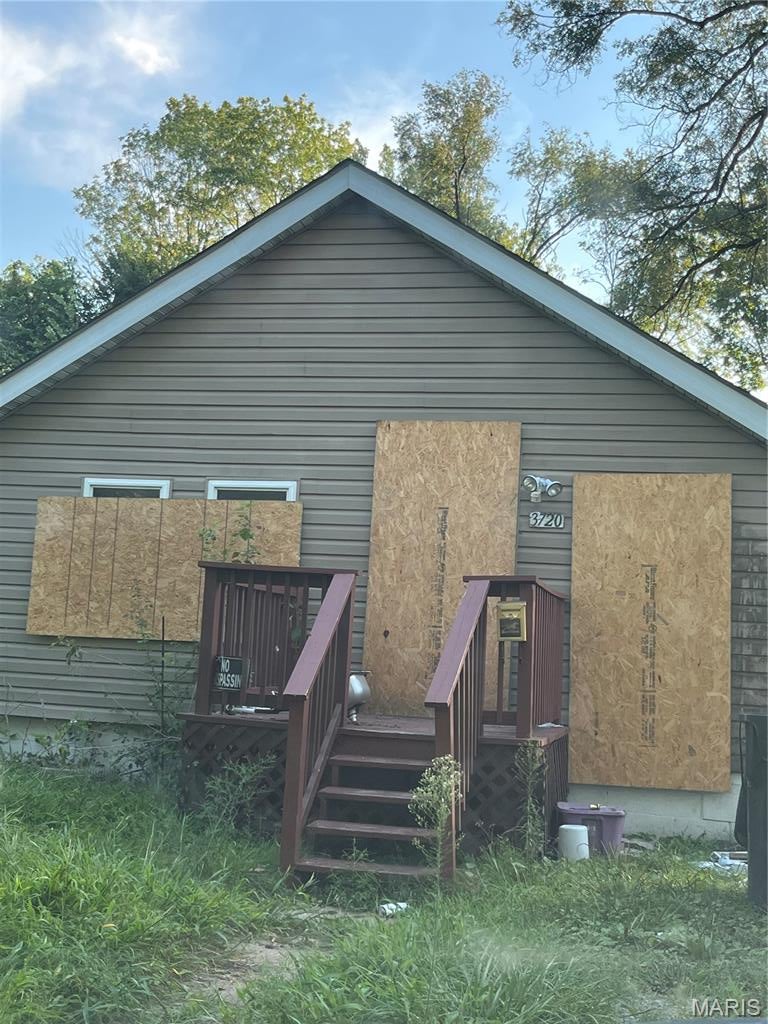 Investor opportunity with plenty of potential! This 888 sq ft, single-story home is ready for its next renovation. The property has sustained damage and will require repairs and updating, but offers an opportunity for an investor or rehabber looking for their next project. Situated on approximately 0.14 acres with an existing wood deck. Property is being sold in its current condition. Buyer to perform their own due diligence regarding condition, utilities, property information and municipal requirements. Come check out your next investment!