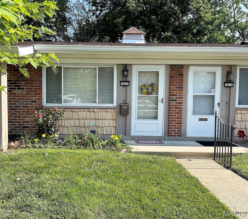 OPPORTUNITY IS KNOCKING * WHO SAYS " YOU CAN'T HAVE IT ALL " EVERYTHING LOCATED ON THE MAIN FLOOR (RANCH STYLE) WITH NO UPPER OR LOWER NEIGHBORS * UNIQUE ONE BEDROOM CONDO IN THE WELL MAINTAINED COMPLEX OF CARROLL WOOD HAS ELECTRIC FORCED AIR FURNACE (NO BASEBOARD HEAT), EXQUISITE WALK-IN SHOWER WITH GLASS ENCLOSURE, DESIGNER BEDROOM CLOSET, STACK WASHER/DRYER (CONVENIENTLY LOCATED IN THE UNIT) * KITCHEN IS EQUIPPED WITH ALL APPLIANCES * LIVINGROOM AND BEDROOM ARE BOTH GENEROUS IN SIZE * NATURAL LIGHT THROUGHOUT * LUXURY VINYL FLOORING, NEWER WINDOWS AND SLIDING GLASS DOOR * RELAX ON THE ENCLOSED PRIVATE PATIO THAT CAPTURES THE COOLER MORNINGS AND EVENING SUN * CLUBHOUSE, POOL & PLAYGROUND * PERSONAL STORAGE UNIT 7 X 6 LOCATED IN AN ADJACENT BUILDING * ALL ELECTRIC AVERAGING UNDER $60 PER MONTH * SCHNUCKS CLOSEBY AND RESTAURANTS GALORE * START YOUR DAY BY WALKING STRAIGHT OUT YOUR FRONT DOOR TO YOUR ASSIGNED PARKING SPOT DIRECTLY IN FRONT *