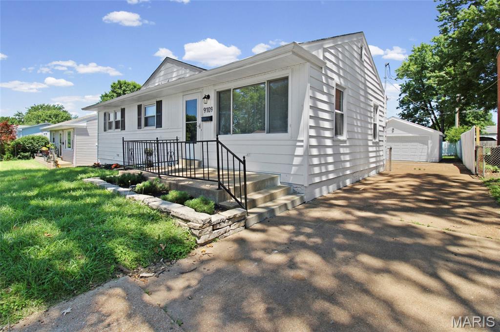 McNeary Manor - Residential