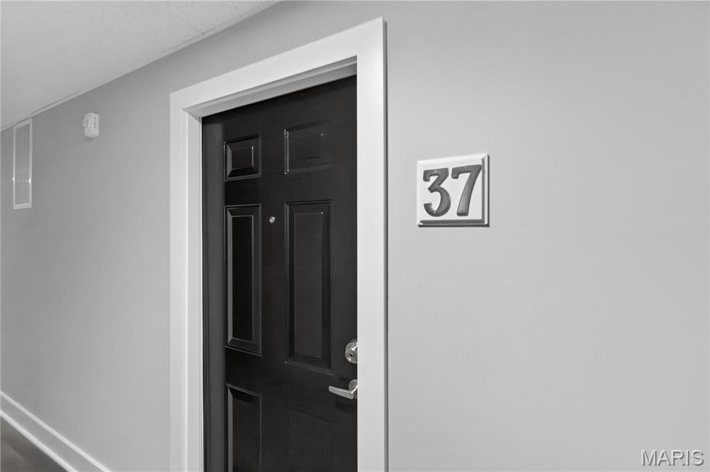 Pershing Ave Condo - Residential