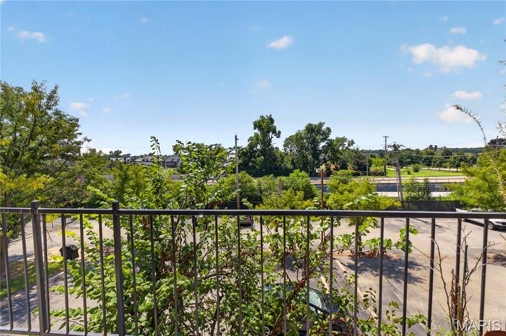 Pershing Ave Condo - Residential