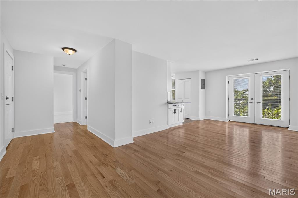 Pershing Ave Condo - Residential