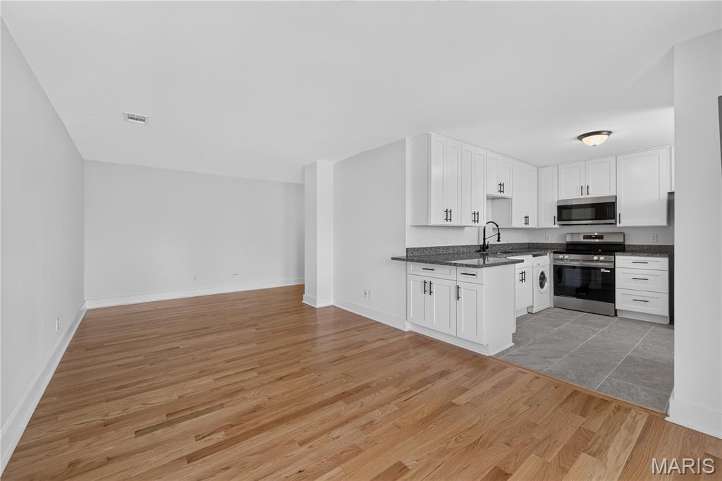 Pershing Ave Condo - Residential
