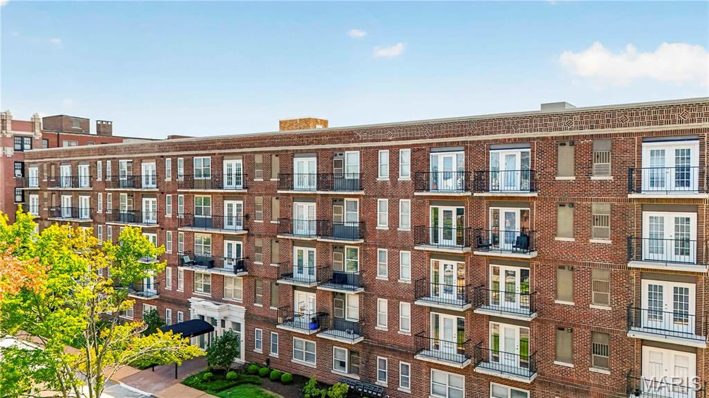 Pershing Ave Condo - Residential