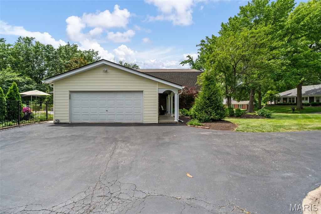Creve Coeur Place 2 - Residential