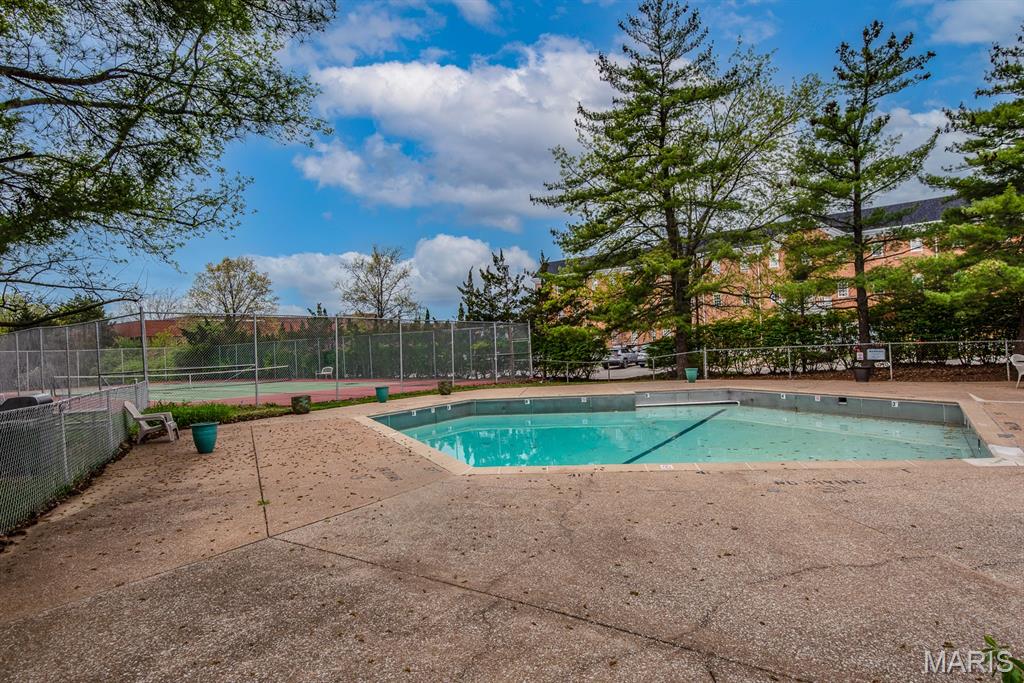 Coeur De Royale Condo Ph 2 1st - Residential