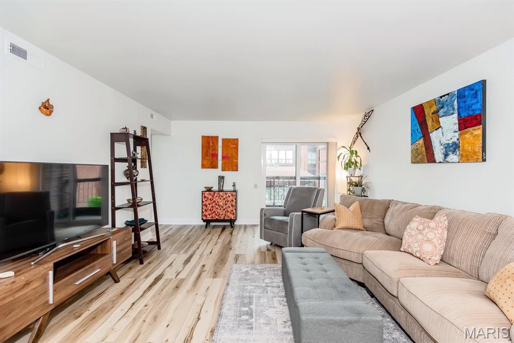Coeur De Royale Condo Ph 2 1st - Residential