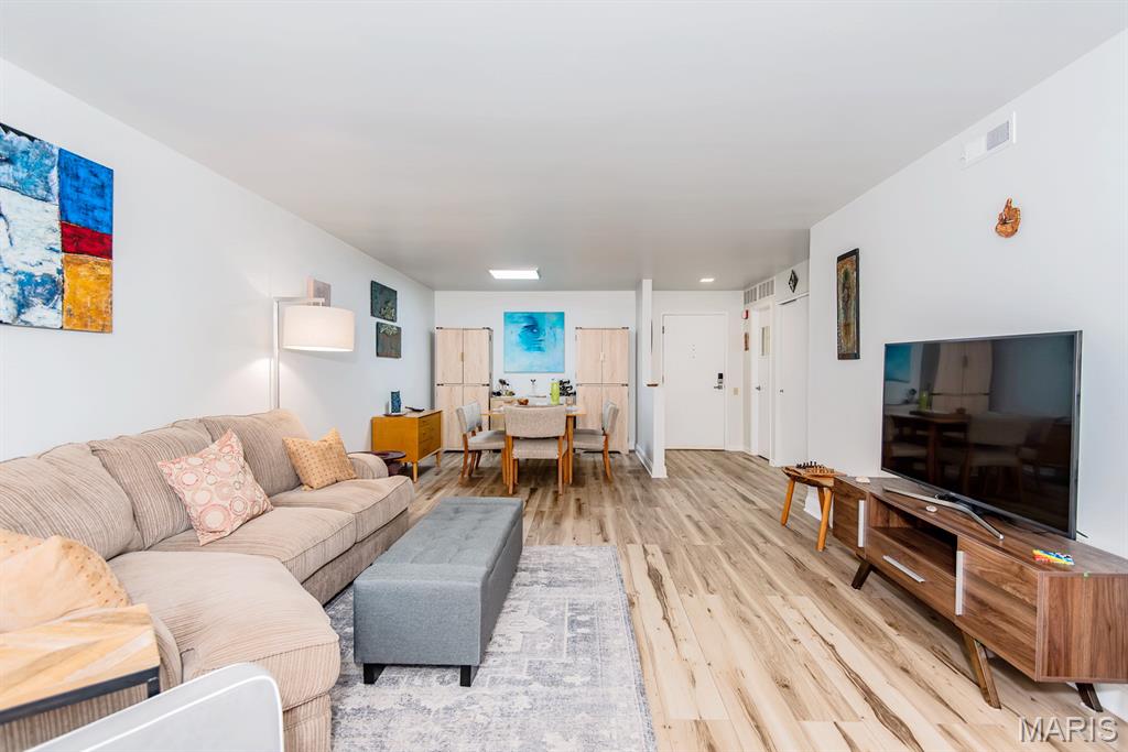 Coeur De Royale Condo Ph 2 1st - Residential