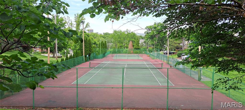 Brentwood Forest Condo Ph Six - Residential