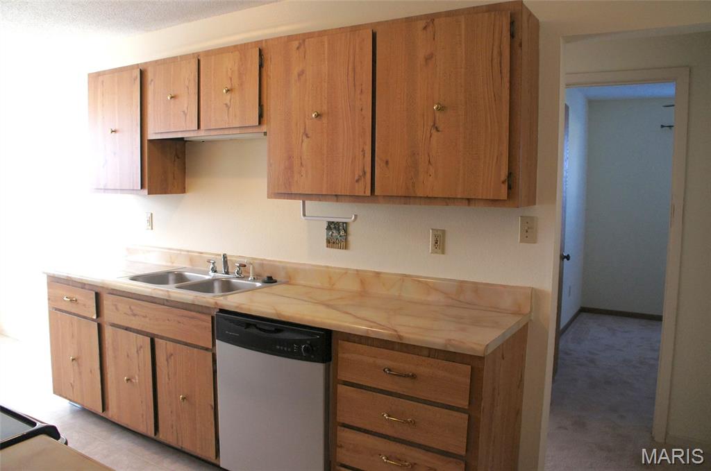 COUNTRY OAKS - Residential Lease