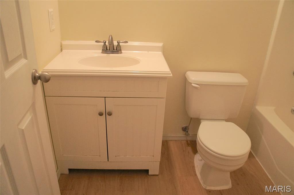 COUNTRY OAKS - Residential Lease