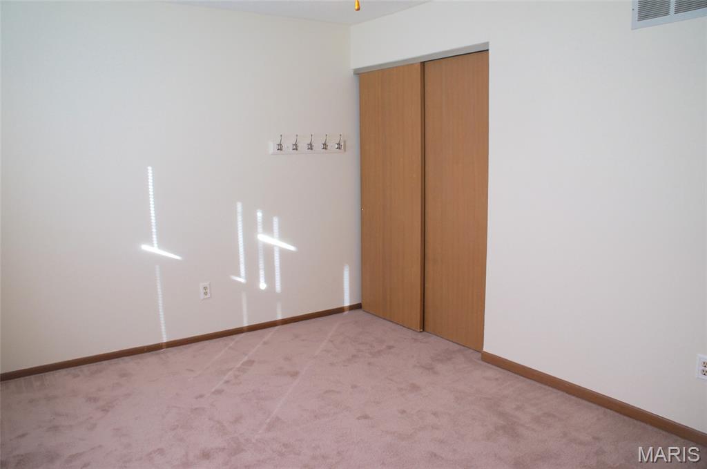 COUNTRY OAKS - Residential Lease