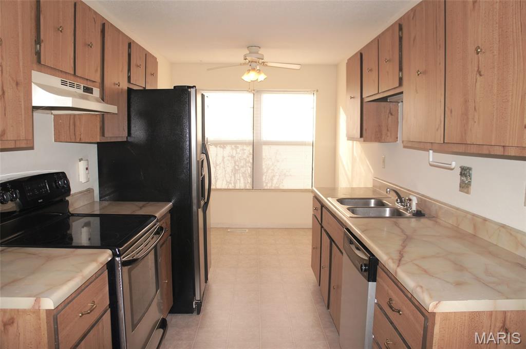 COUNTRY OAKS - Residential Lease