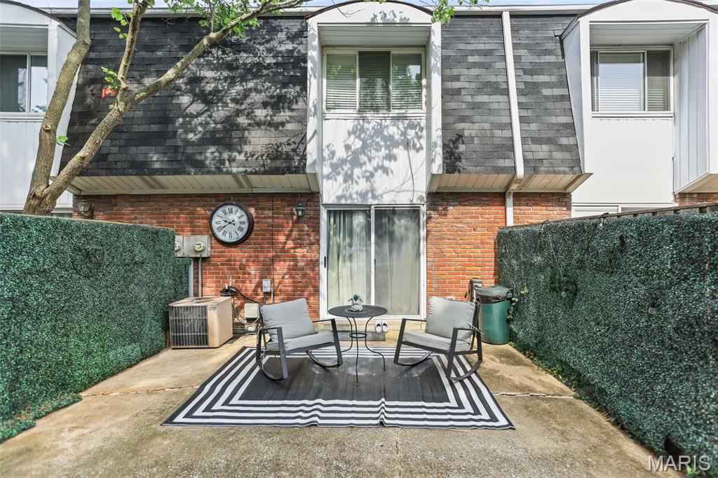 Arrow Wood Manor Condo Bldg #2 - Residential