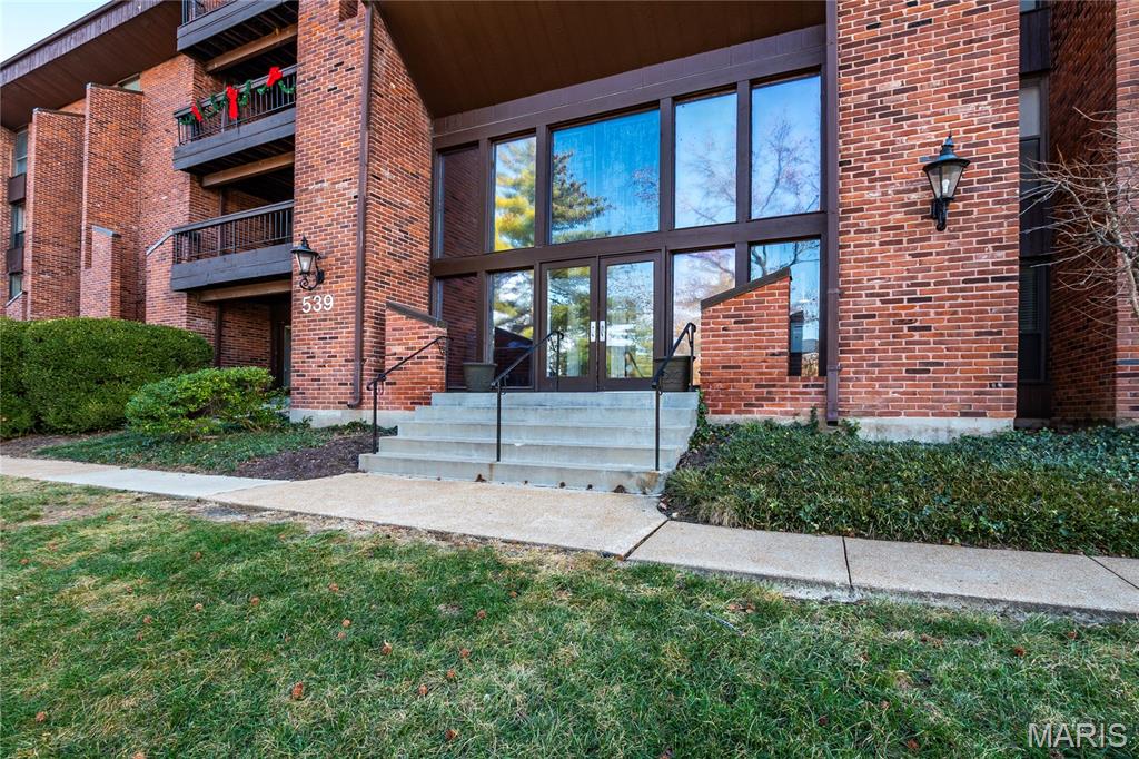 Coeur De Royale Ph 1 Condo Bldg - Residential
