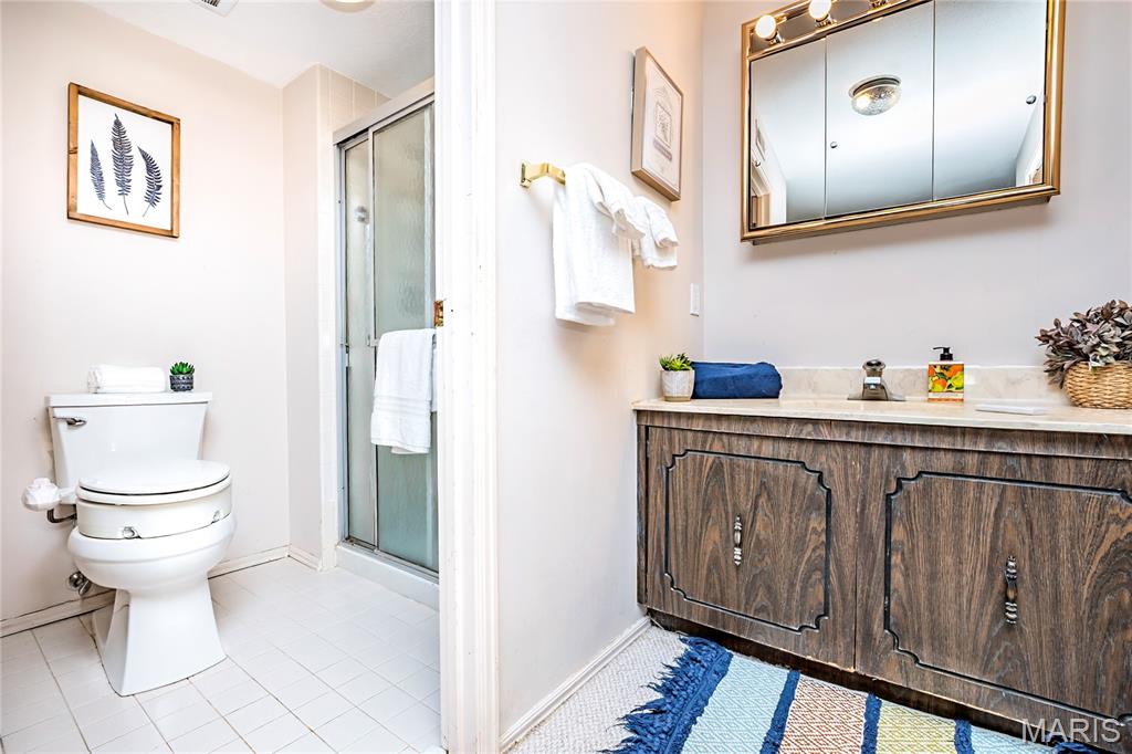 Coeur De Royale Ph 1 Condo Bldg - Residential