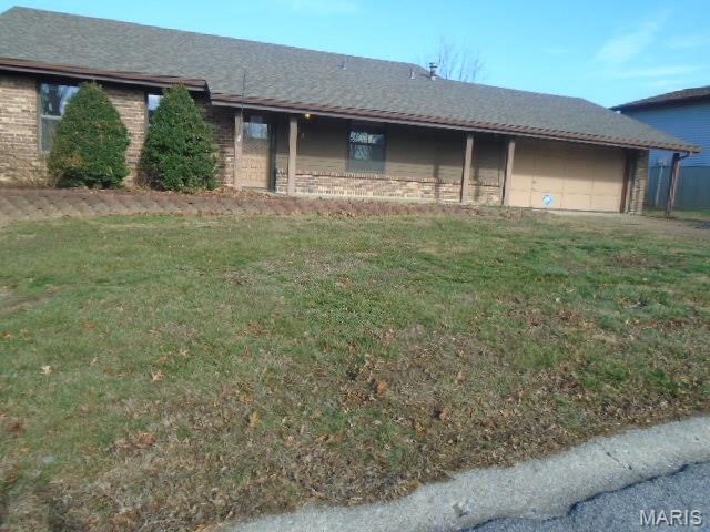 Inviting 3 bedroom, 2 full bath tri-split home located in Crystal City, MO. This home features a walkout basement offering additional living or recreational space. Enjoy the convenience of a 2-car attached garage and a welcoming covered front porch—perfect for morning coffee or relaxing evenings. Conveniently located with easy access to local amenities. This one won't last, schedule your showing today!
