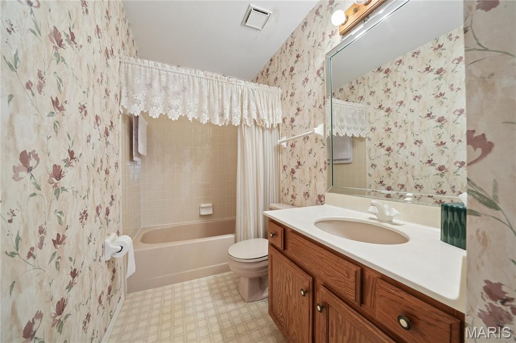 Spring Glen Condo Ph Nine - Residential