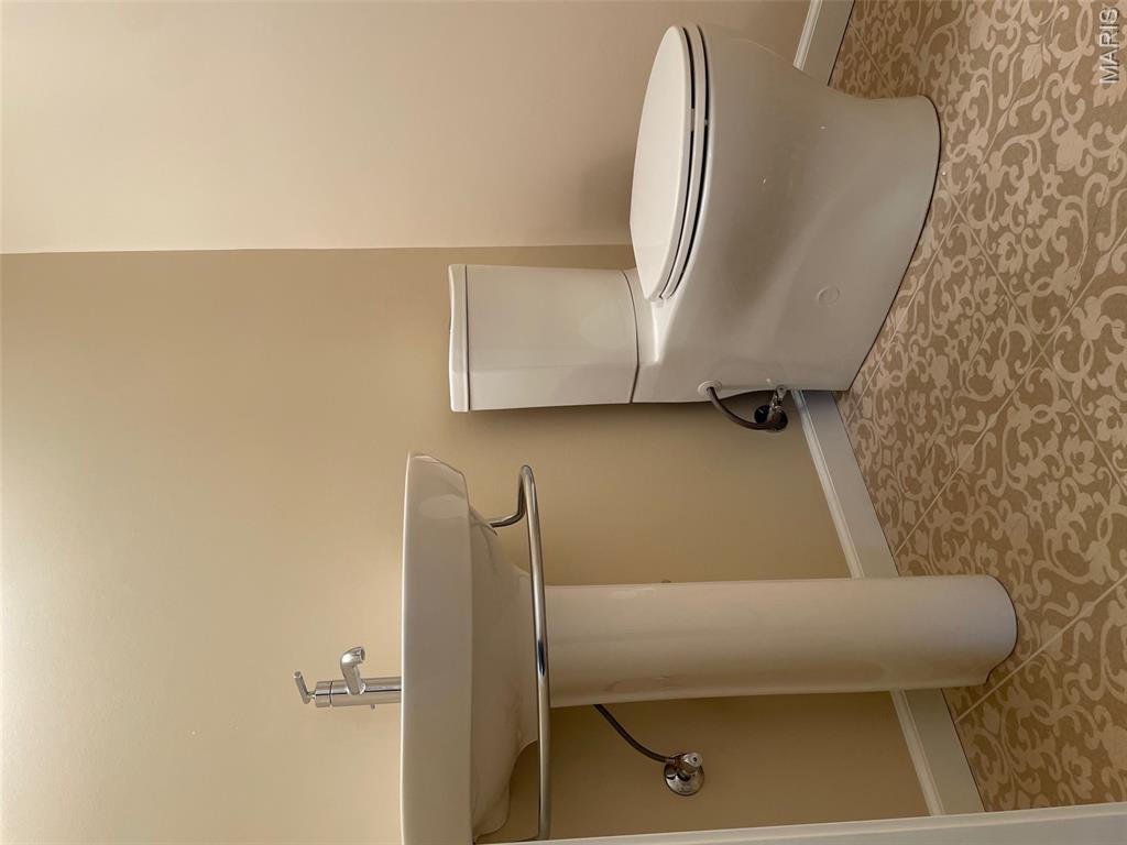 Woodlake Village Condo 6 - Residential