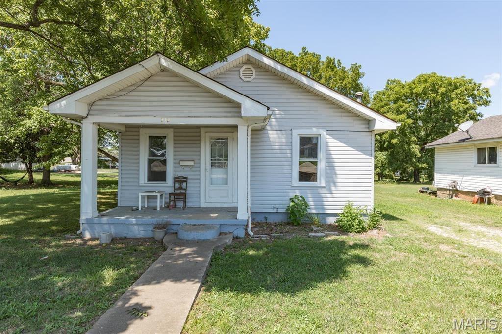 Welcome home to this cozy 2-bedroom, 1-bath residence conveniently located in town and close to shopping, dining, schools, and everyday amenities. This inviting home offers a functional layout with comfortable living space, making it perfect for first-time home buyers, downsizers, or investors. Whether you're looking for an affordable place to call home or a great investment opportunity, this charming property offers convenience, comfort, and value all in one package. Schedule your showing today!