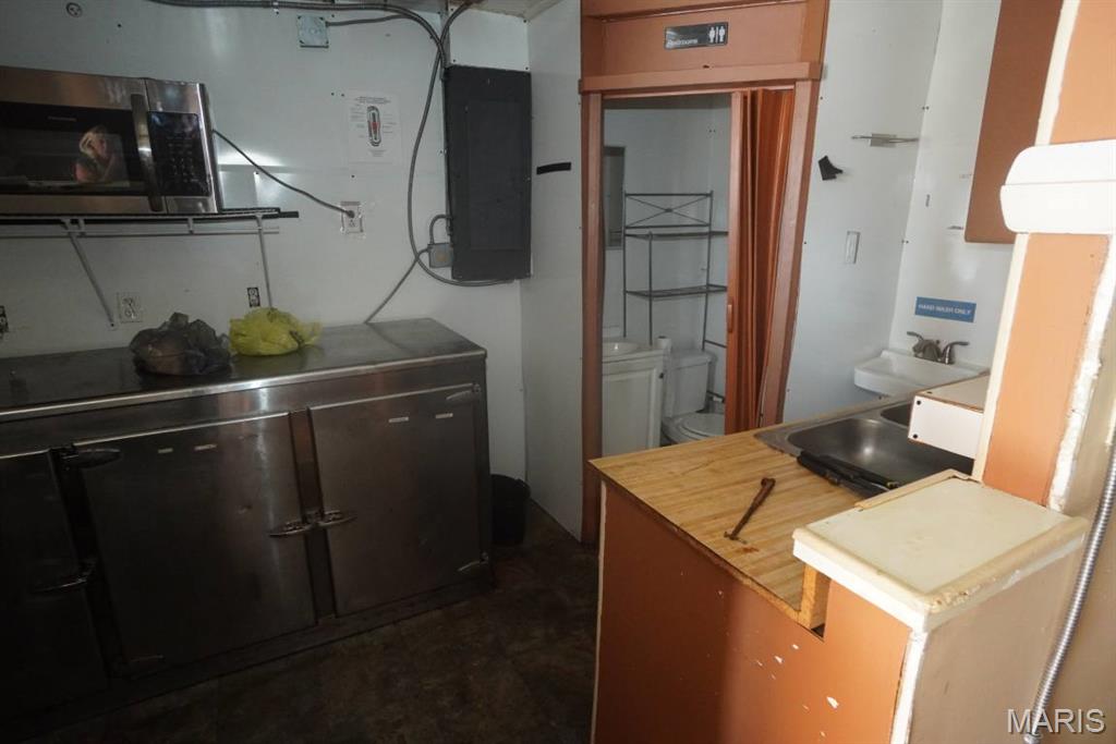 Madison Town - Commercial Sale