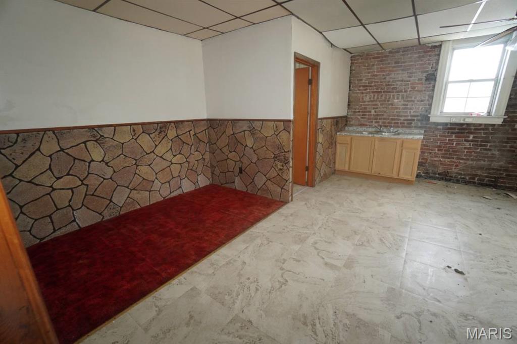 Madison Town - Commercial Sale