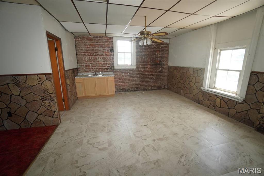 Madison Town - Commercial Sale