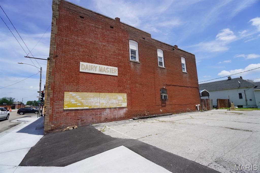 Madison Town - Commercial Sale