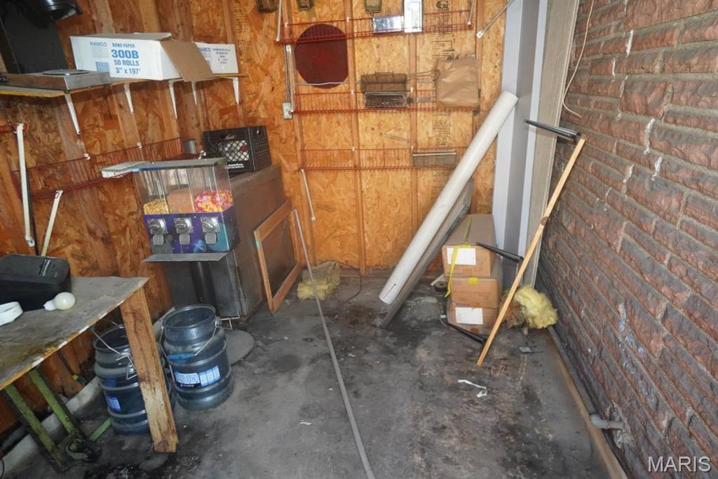 Madison Town - Commercial Sale