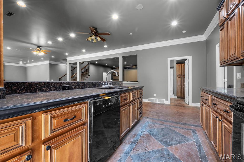 Windwood Lake Estate - Residential