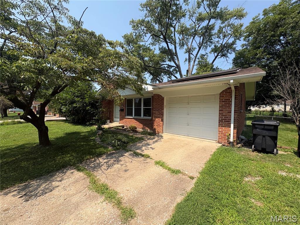 Short Sale
No showings - sight unseen offers