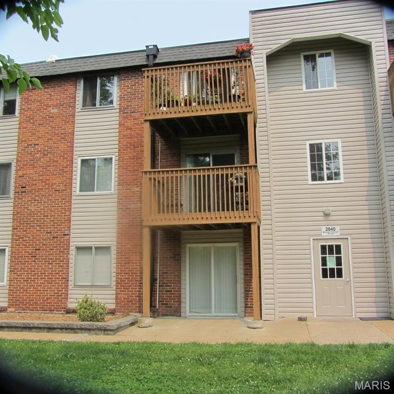Ground floor condo that fronts to woods. Furnace, central air and water heater all appear to be updated. Large eat in kitchen with stainless steel appliances.  Great complex close to shopping, restaurants and entertainment. No steps to enter the condo. Large rooms and its freshly painted and ready for new owners.