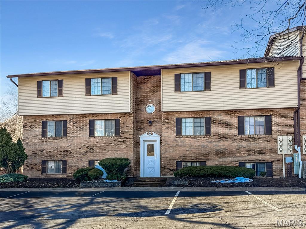 6-unit building for sale. A rare find. All units rented. 101 LL 2 bedroom 1 bath , 102 LL 2bedroom 1 bath , ML 201 2 bedroom 1 bath , ML 202 2 bedroom 1 bath , UL 301 2 bedroom 1 bath, 302 2bedroom 1 bath . Association fee per unit is $158 per month. Associated Realty and Management takes care of the association and management fees.  Units have been well-maintained. 48-hour notice to see the building.