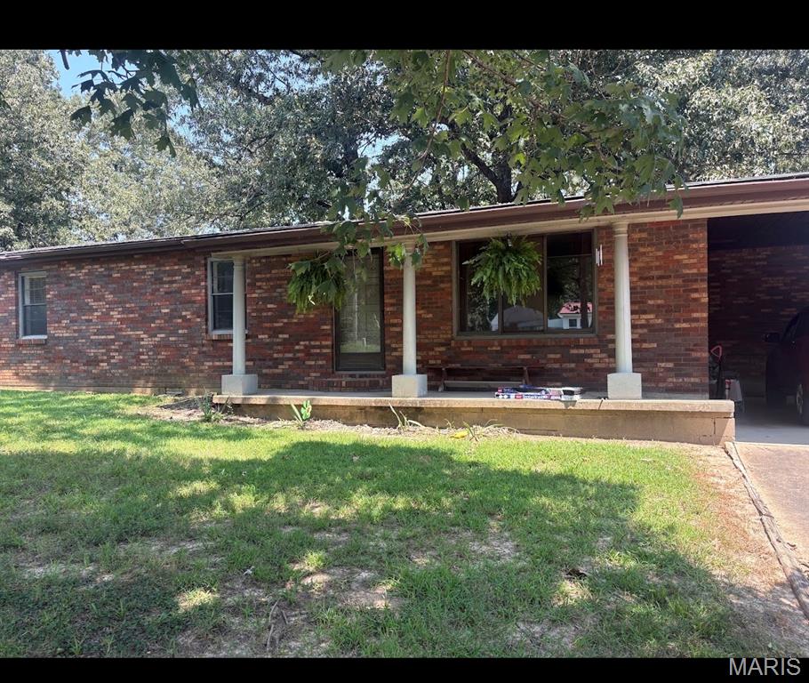 Looking for a home that’s well-maintained, clean, and ready for you to move right in? This 3-bedroom, 2-bathroom home offers comfortable living in Poplar Bluff. 
Whether you're a first-time homebuyer, growing family, or looking for a home you can enjoy.