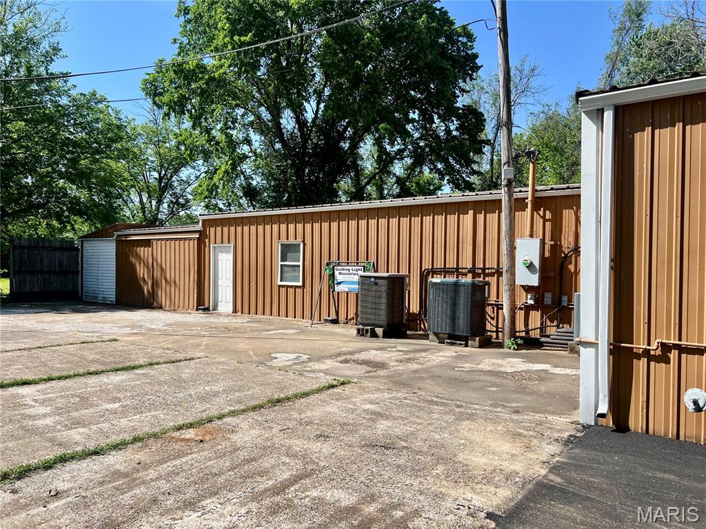 Hendersons, M, Sub - Commercial Sale