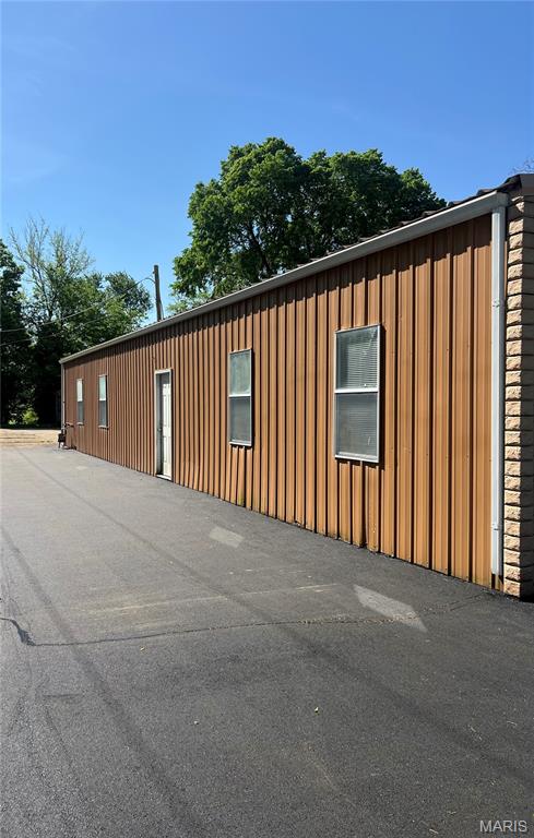 Hendersons, M, Sub - Commercial Sale