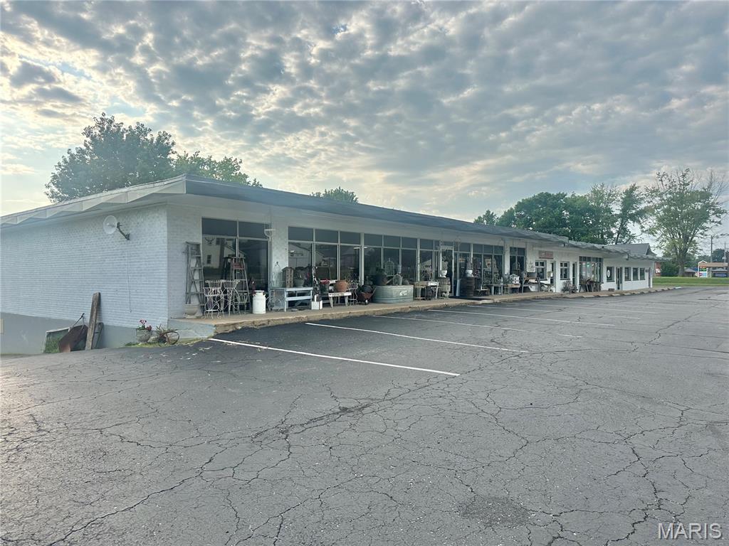 Town/Vienna - Commercial Sale