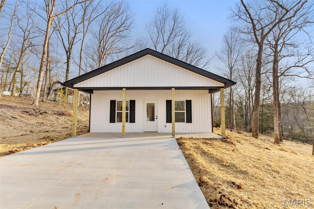 Welcome to this adorable new construction bungalow in Lake Timberline on 0.471 lot , featuring 2 bedrooms 1 full bath. The open floor plan creates a bright and airy living space, complemented by a well-appointed kitchen with plenty of cabinet space. Main floor laundry adds everyday convenience. A spacious front porch extends your living space outdoors, perfect for relaxing and enjoying the neighborhood.