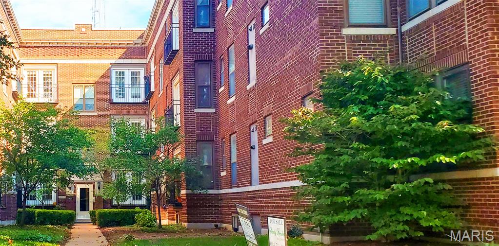 Rare investor opportunity in the heart of Skinker DeBaliviere! Priced $57,000 below the seller's original purchase price, this turn-key 2-bedroom, 1-bath condo offers immediate cash flow and substantial built-in equity. The interior unit suffered zero damage from recent storms and is 100% move-in/rent ready, previously commanding $1,400/month in rent.  
The complex is currently undergoing comprehensive exterior and roof repairs, fully funded by insurance. Due to ongoing repairs across the development, this condo is non-conforming to FNMA guidelines and requires a cash purchase. Per property management, conventional lender financing is anticipated to re-open once exterior work is completed—offering a prime opportunity for a future cash-out refinance. Selling strictly AS-IS. Minutes from Forest Park, Washington University, and the Delmar Loop.  This property is also available for rent at $1450/month