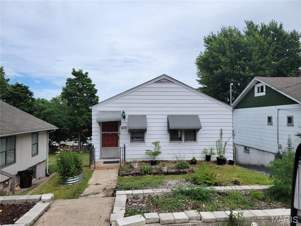 Available July 2026


rent 1400
deposit 1400
pet deposit 250 with restrictions
rent includes sewer and trash
Tenant pays water, electric, gas. and cuts lawn
816 square foot 2 bed 1 bath 1 story home with off street parking, full unfinished basement that has laundry hook ups and nice fenced backyard.
Updated home with hardwood floors, new kitchen and bath.  updated exterior and HVAC.  
We do not accept housing vouchers on this property and FREE application must be completed by all proposed occupants over the age of 17 prior to any showings.