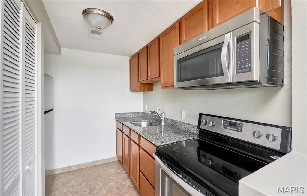 Traymoor 03 Condo - Residential Lease
