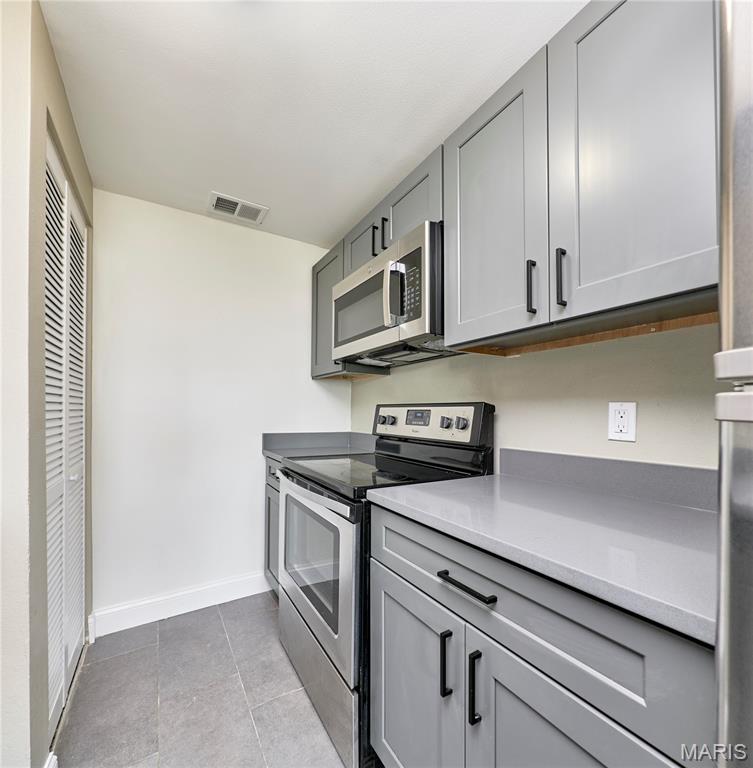 Traymoor 03 Condo - Residential Lease