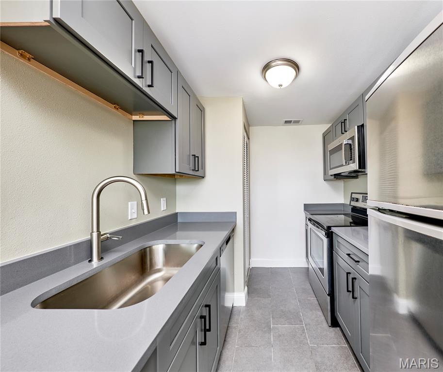 Traymoor 03 Condo - Residential Lease