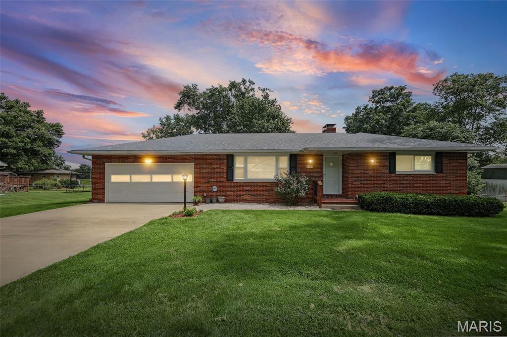 GREAT GODFREY LOCATION ! THIS  FULL BRICK 2 BEDROOM, 2 BATH HOME LOCATED IN DESIRABLE D'ADRIAN GARDENS SUBDIVISION. UPDATED KITCHEN WITH SOLID SURFACE COUNTER TOPS, NEW STAINLESS STEEL APPLIANCES, AND UPDATED LIGHTING. ALL NEW LUXURY PLANK FLOORING ON MAIN LEVEL AND FRESH PAINT . NEW ROOF AND CENTRAL AIR  2025.  FINISHED LOWER LEVEL WITH FAMILY ROOM WITH FIREPLACE, AND FULL BATH. HAS 2 CAR ATTACED GARAGE. SCREENED PORCH OVERLOOKING FENCED BACKYARD. TASTEFULLY DECORATED HOME IS IN MOVE IN CONDITION.